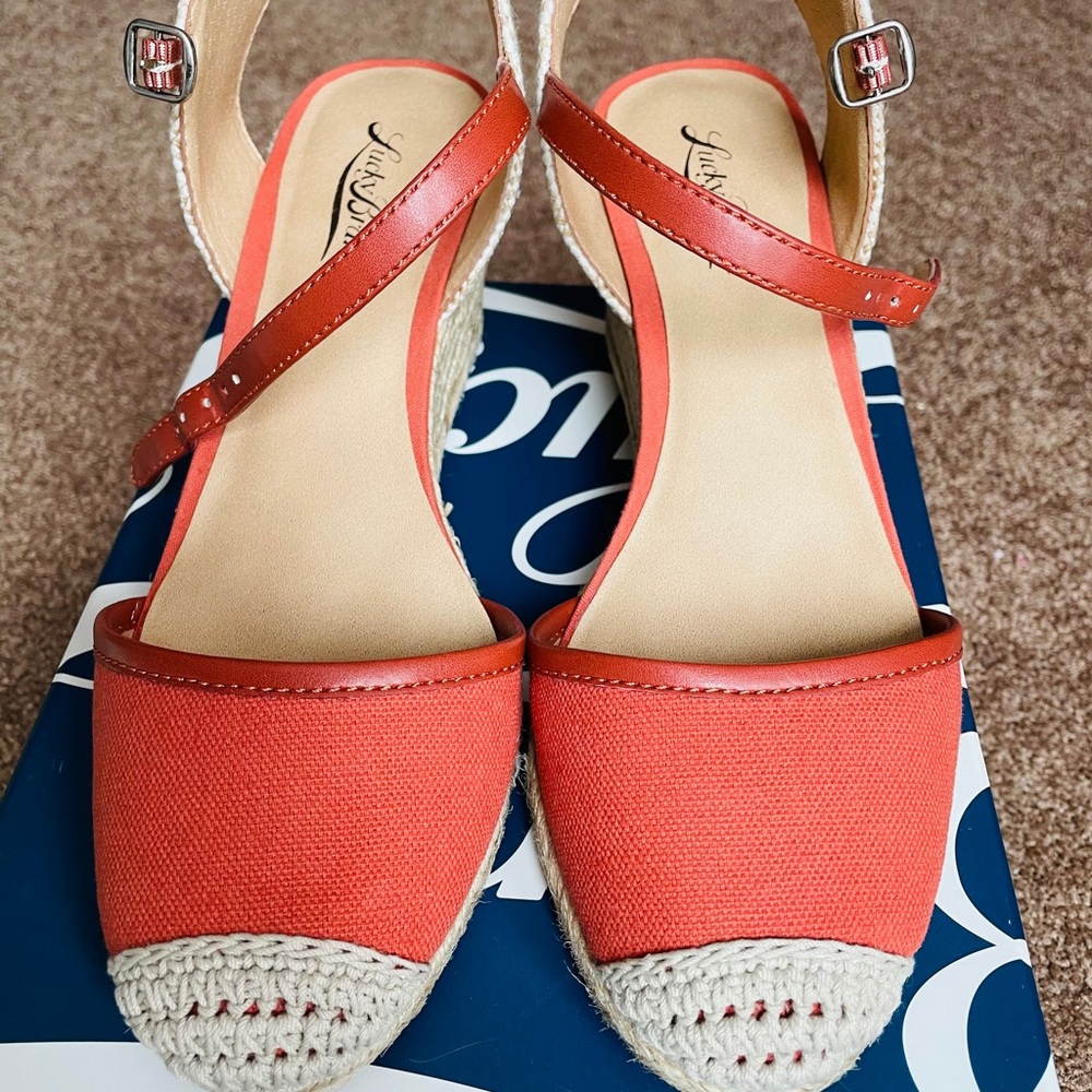 NWT LUCKY BRAND Sandals